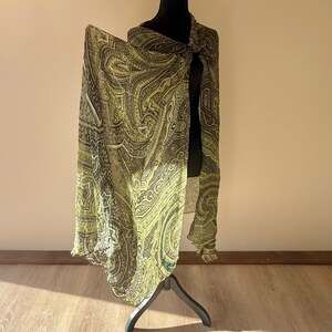 Linda Allard Ellen Tracy Saks Fifth Ave Green Paisley 100% Silk Scarf Cardigan